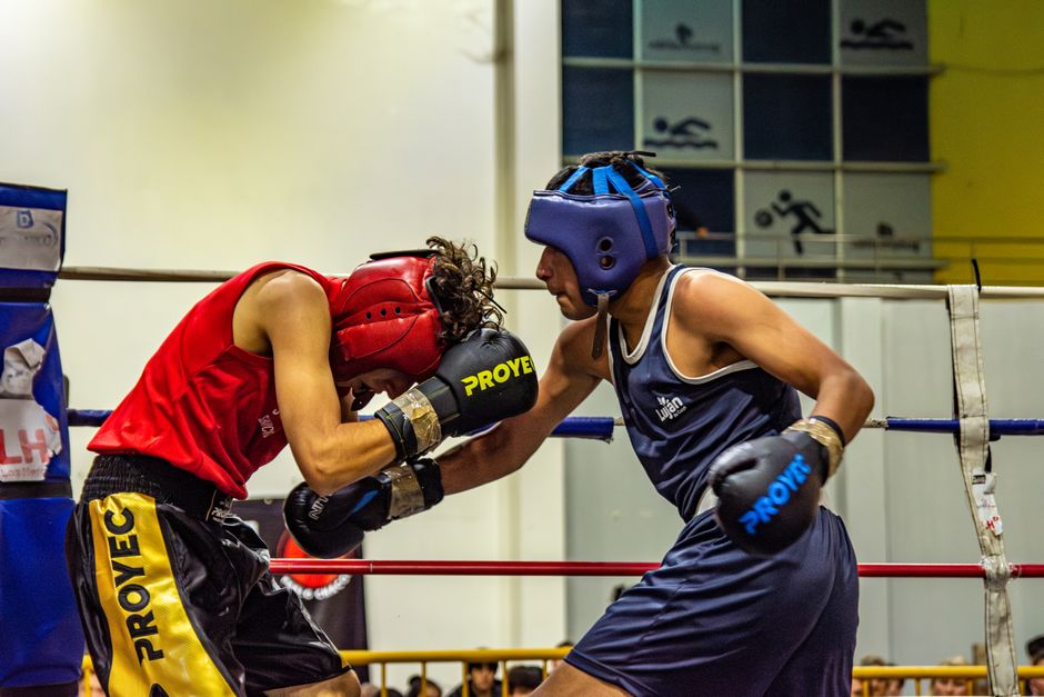 athlete eye strain during competition blinking