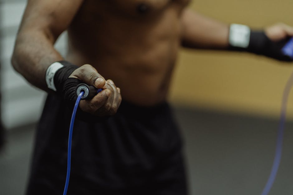 person gripping rope with thumbs wrapped around