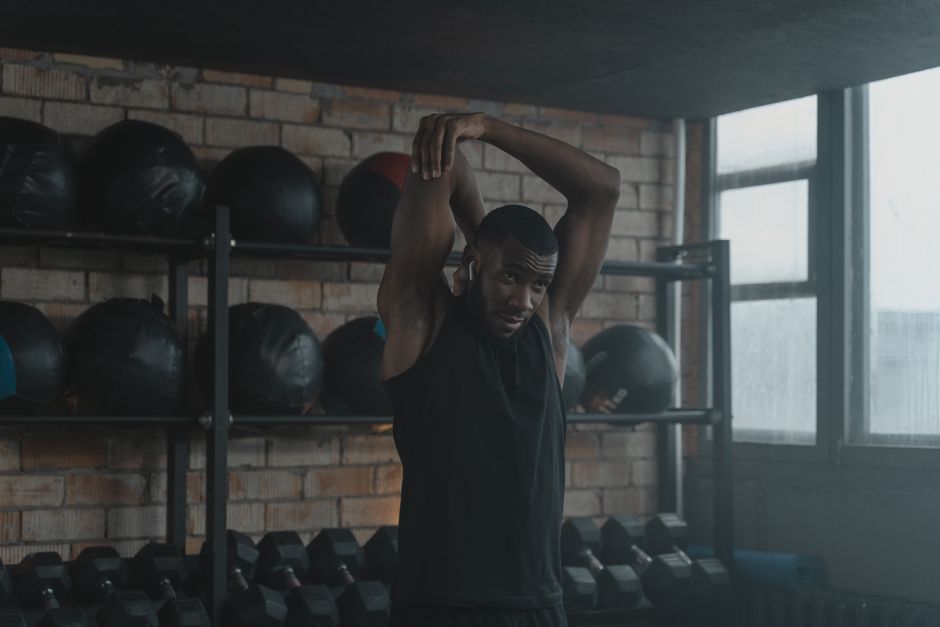 wall balls crossfit training athlete breathing