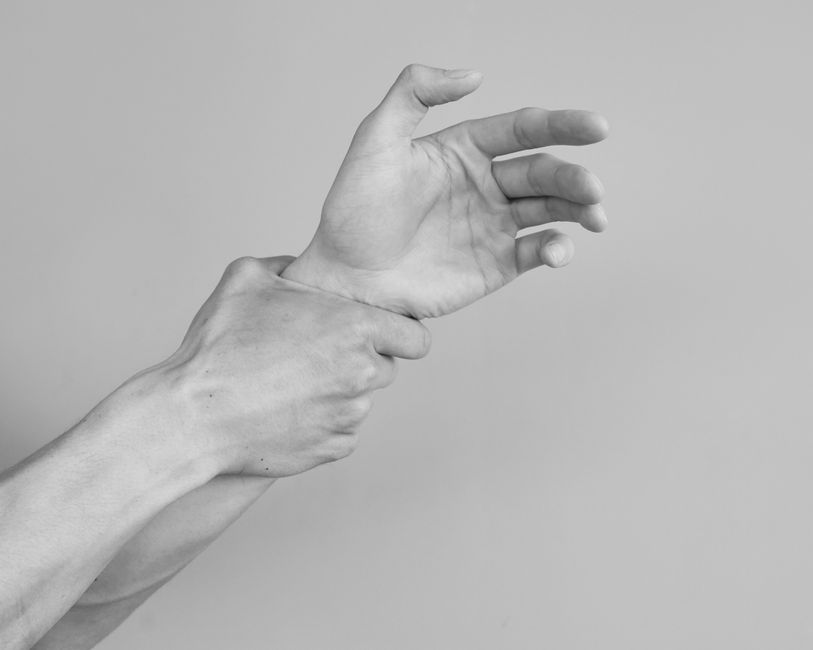 hand position medicine ball grip fingers anatomy